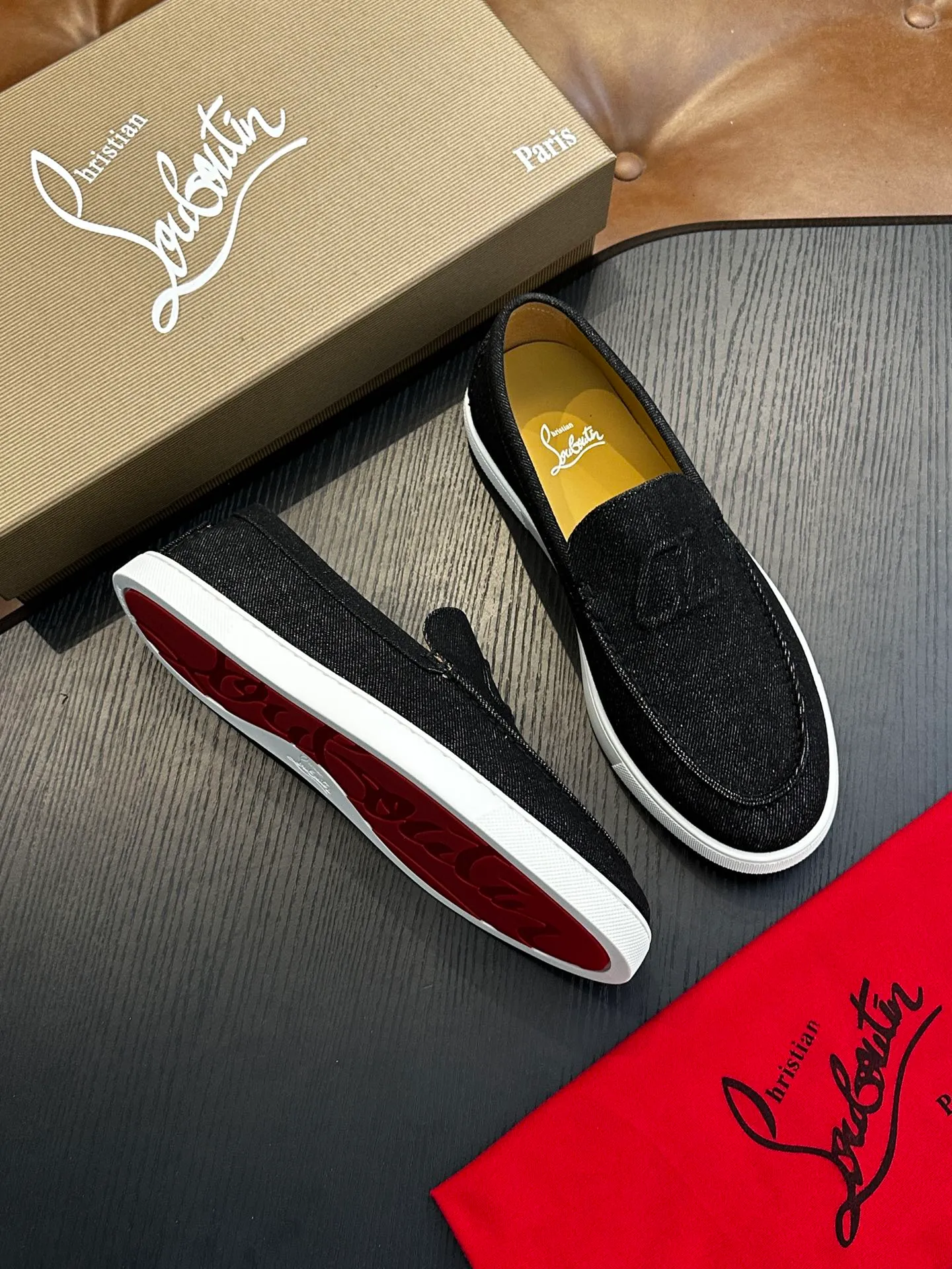 P760💰Christian Louboutin (red-soled shoes) Italian men’s casual sneakers are shipped! Each pair of shoes from this Italian handmade shoe brand has a simple and classic design, which is very comfortable and versatile! The upper fabric of this shoe is made of imported cowhide, with high-end and comfortable cowhide lining! The outsole is made of original rubber bottom sheets and is lined with cowhide! Brand-specific molded footbed, exclusive private mold control! Original box packaging, with shoe storage bag! 39 40 41 42 43 44 (38 45 46 customized)